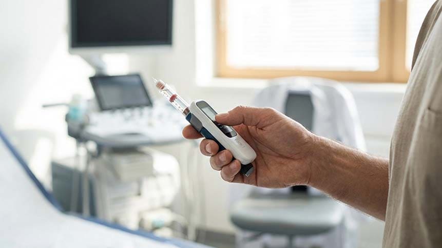 Real-world application scenario diagram of a smart insulin recorder