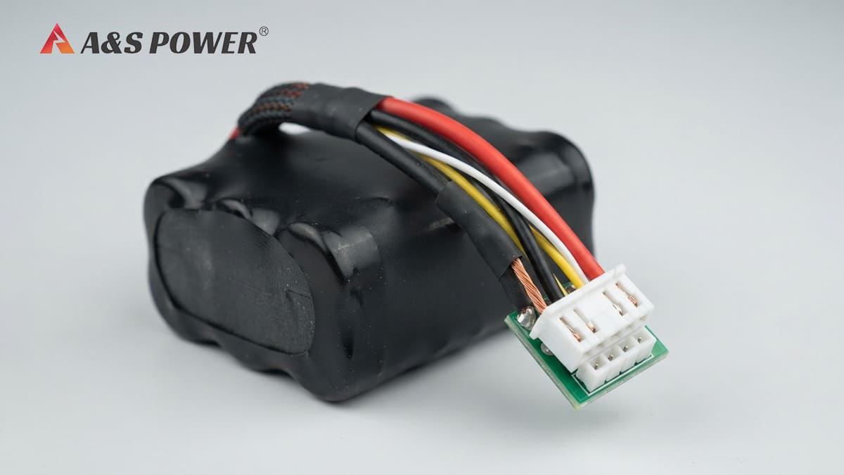 VHR-4N Battery Connector and Mixed-Gauge Battery Wiring VHR-4N battery connector with 14 AWG power wires and 22 AWG signal wires