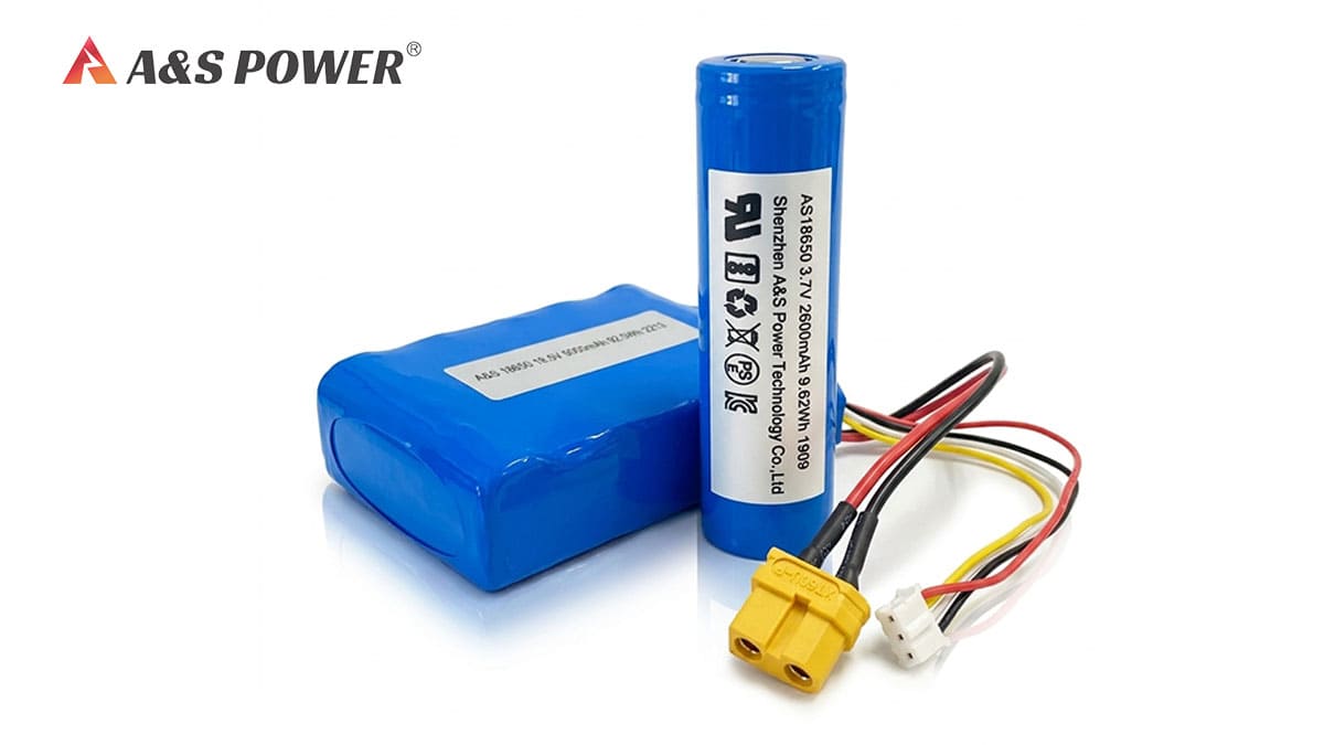 18650 Battery Specs: Size, Voltage, and Capacity 18650 lithium-ion battery cells showing cylindrical size and flat-top terminals